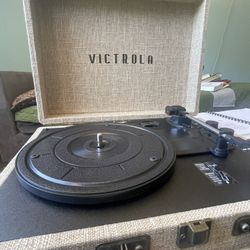 Record player with 3 vinyl (optional)