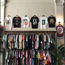 BUYING ALL VINTAGE/Y2K Clothes