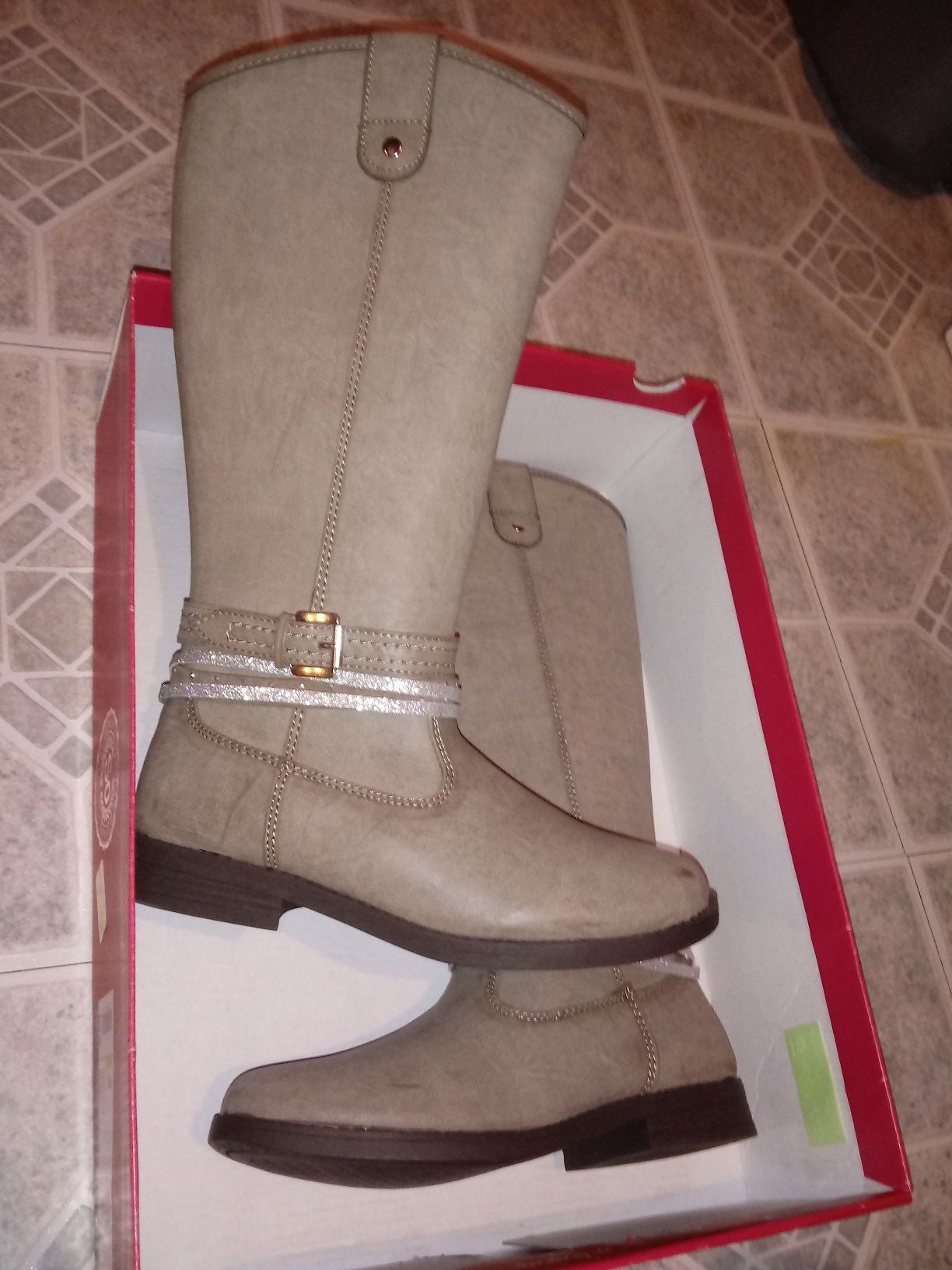 Girl boots size 3
