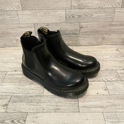 Dr. Martens 2976 Quad Platform Chelsea