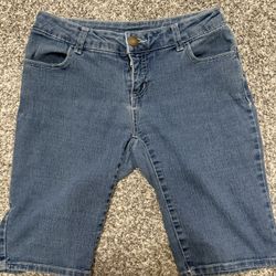 Faded Glory Size 4 Women’s Jean Shorts-used in great condition!!