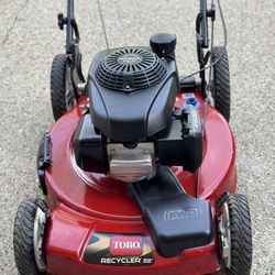 Toro recycler22in FWD Honda motor GCV 160 the mower does not have a grass bag