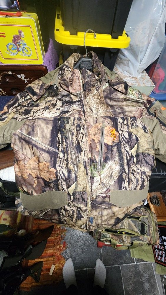Selling Some hunting Gear. Size is extra large.hardly https://offerup.co/faYXKzQFnY?$deeplink_path=/redirect/ new condtion.