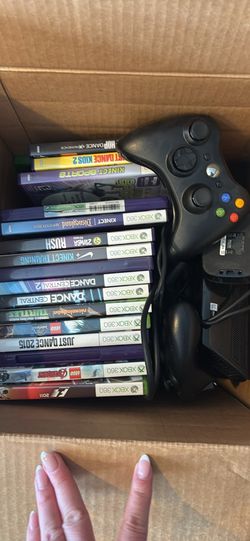 Xbox 360 Bundle – Kinect, 2 Controllers & 15 Games