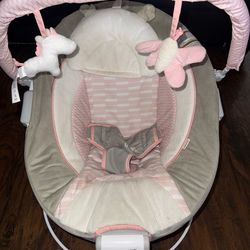 Baby bouncer vibrating
