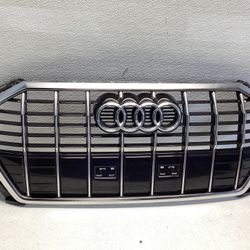 2019 2020 2021 2022 2023 AUDI Q3 Center Grille 
