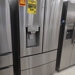 New
28 cu. ft. 4-Door French Door Smart Refrigerator with Ice and Water Dispenser in PrintProof S