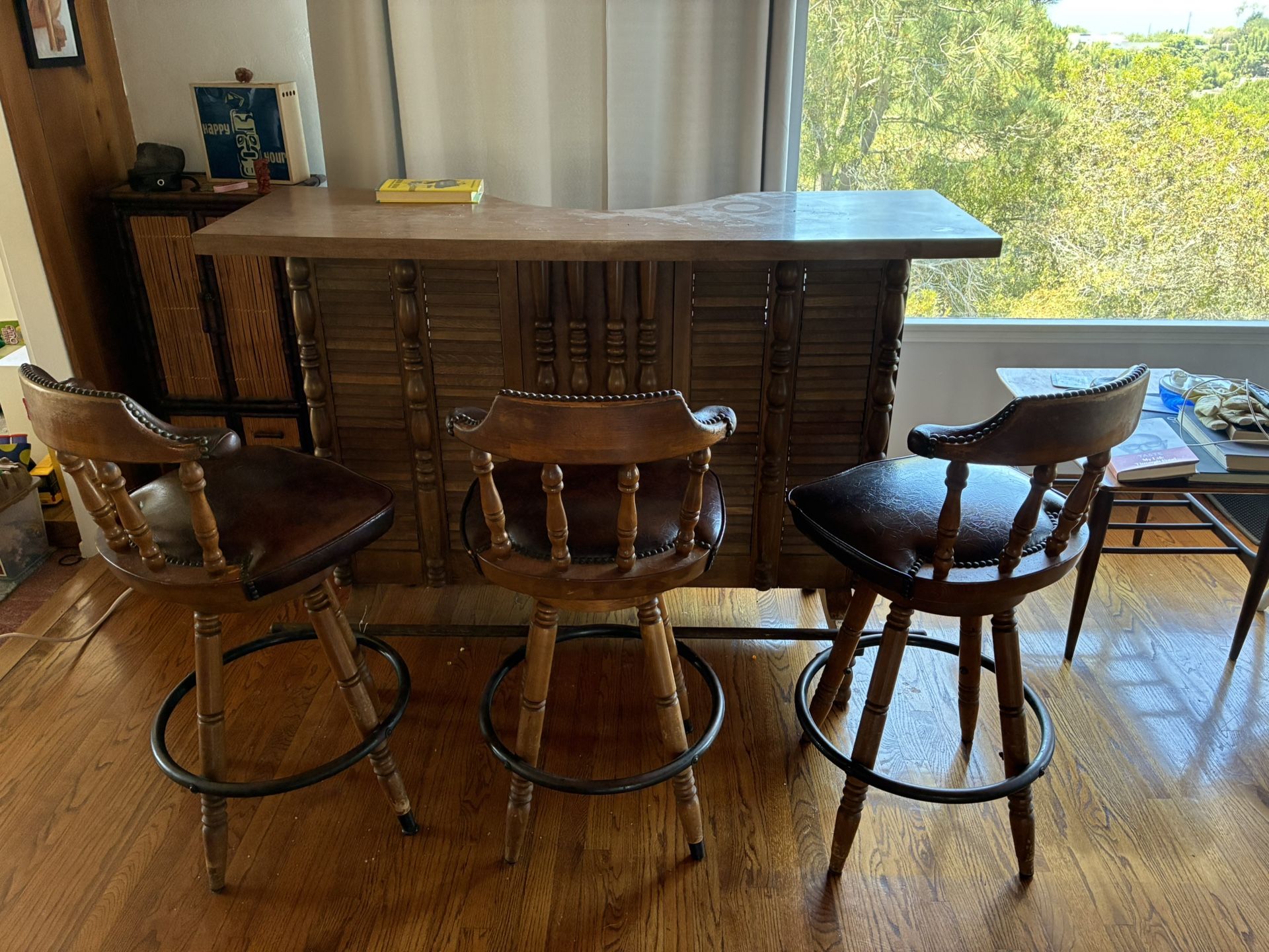 Tiki Bar & Stools