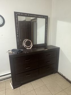 Wooden Dresser & Mirror 