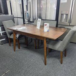 Wood Dining Table with 4 Upholstered Chairs 🚚WE DELIVER🚚