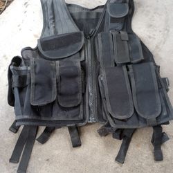 Black Tactical Multi Functional Utility Vest. Size Medium.