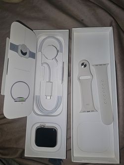 Apple Watch SE 3 40mm Starlight