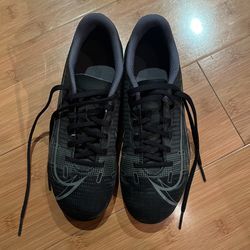 $18 Kids Size 2.5 Nike Soccer Cleats 