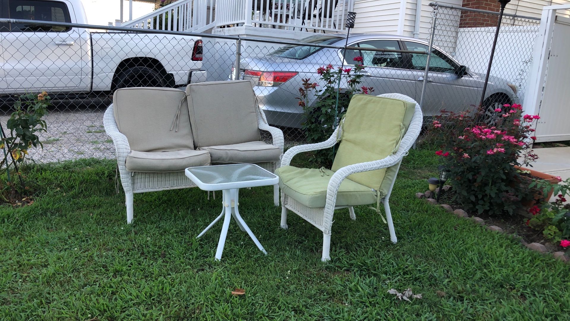 Wery Nais Patio Or Yarad Seat Two Sitz Chear And Chehar Plus Teybol 100$