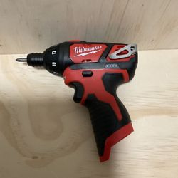 Milwaukee M12 12V 1/4” Hex Screwdriver