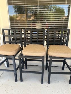 For sale the 3 chair for outsize color black is rion