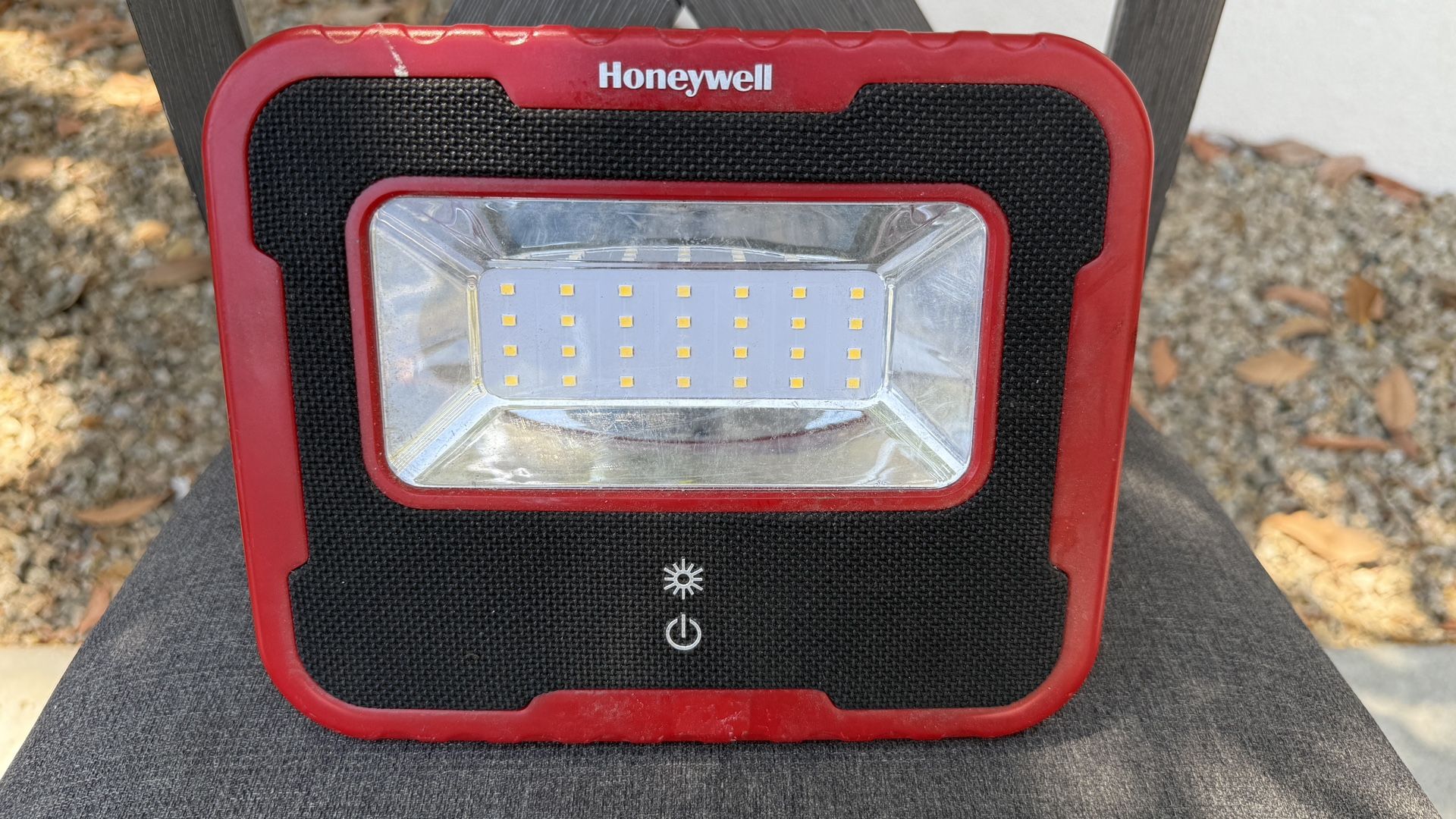 Honeywell 1000 Lumen LED Rechargeable Work Light w/ Bluetooth Speaker – Red/Black