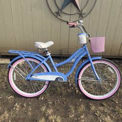 I Am Selling My Huffy Deluxe 26 in Women Cruiser Bike for $100