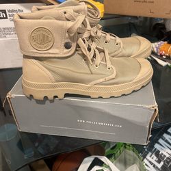 Palladium Boot Sz 8.5 