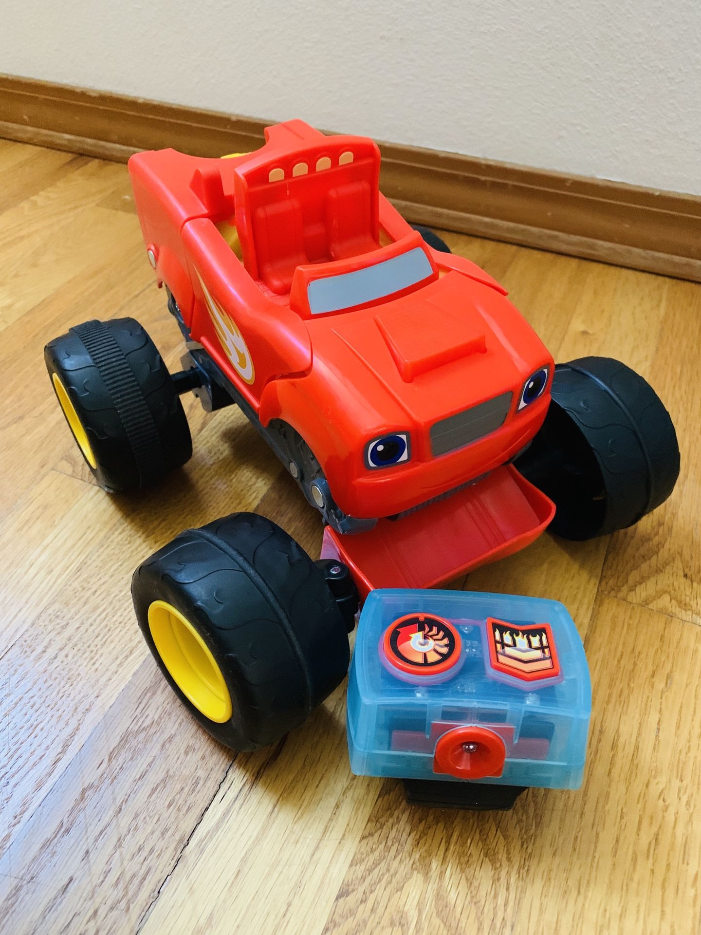 Fisher-Price Nickelodeon Blaze & the Monster Machines, Transforming Remote Control Car includes New Batteries