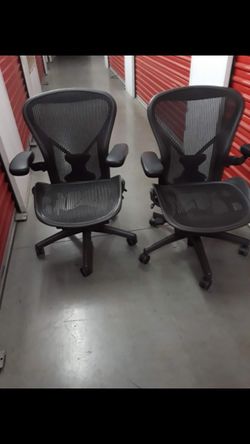 HERMAN MILLER AERON CHAIRS SIZE B