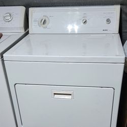 Secadora De Gas Kenmore Heavy Duty Con Garantía Lusiendo Y Trabajando Exelente $250