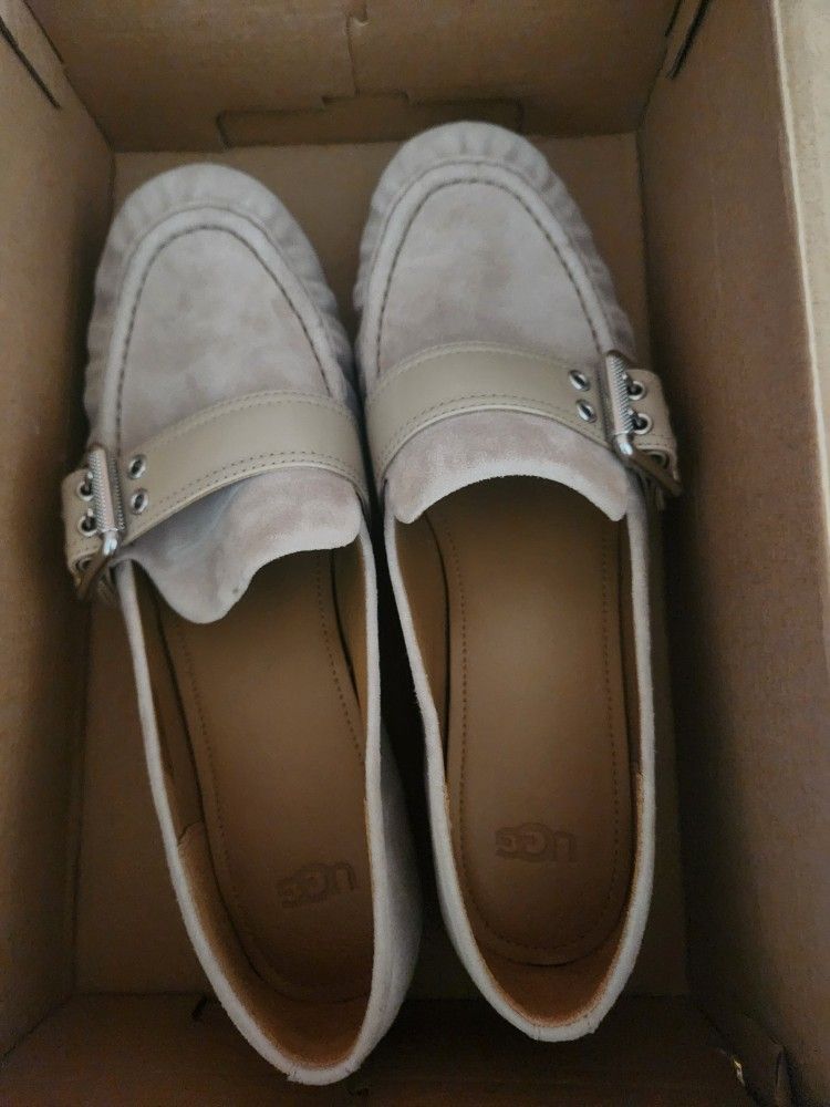 UGG Charlotte Buckle Loafers in suede.
Size 10