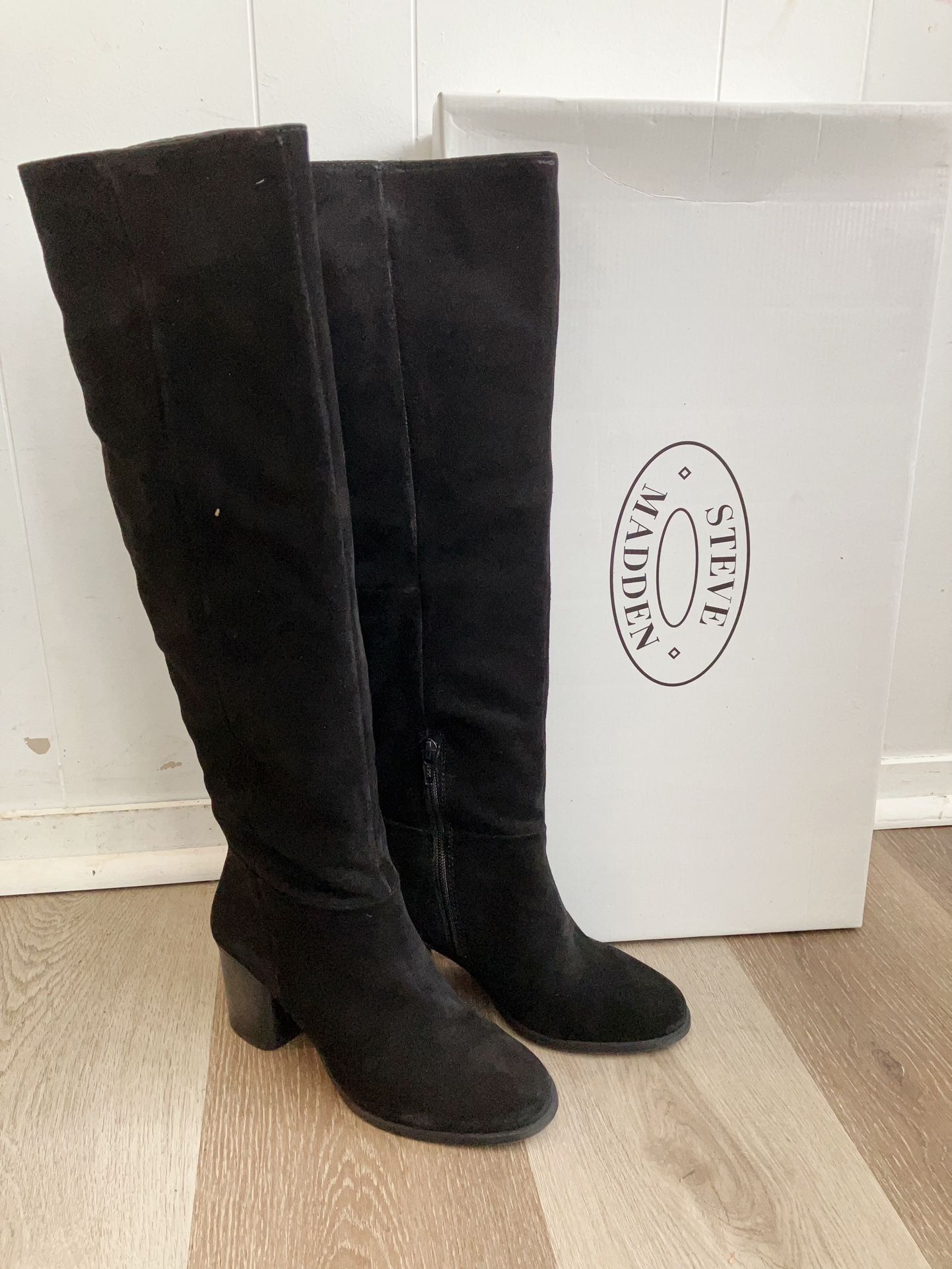 Steve Madden Women’s knee high black suede boots OSCA01S1
