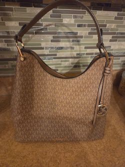 Micheal Kors purse