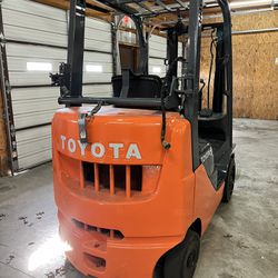 Toyota Fork Lift 2010, LP Gas, 22000 Hours