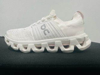 ON CLOUD-SWIFT  4 SAND WITH DETAILS IN BABY PINK RUNNING SNEAKERS SIZE: 7 WOMENS