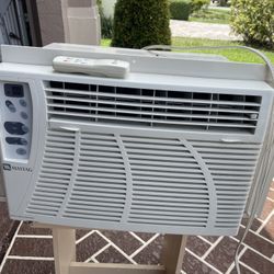Maytag Window AC Unit 5200 BTU Room Air Conditioner 