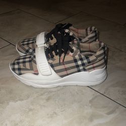 Burberry Shoes 