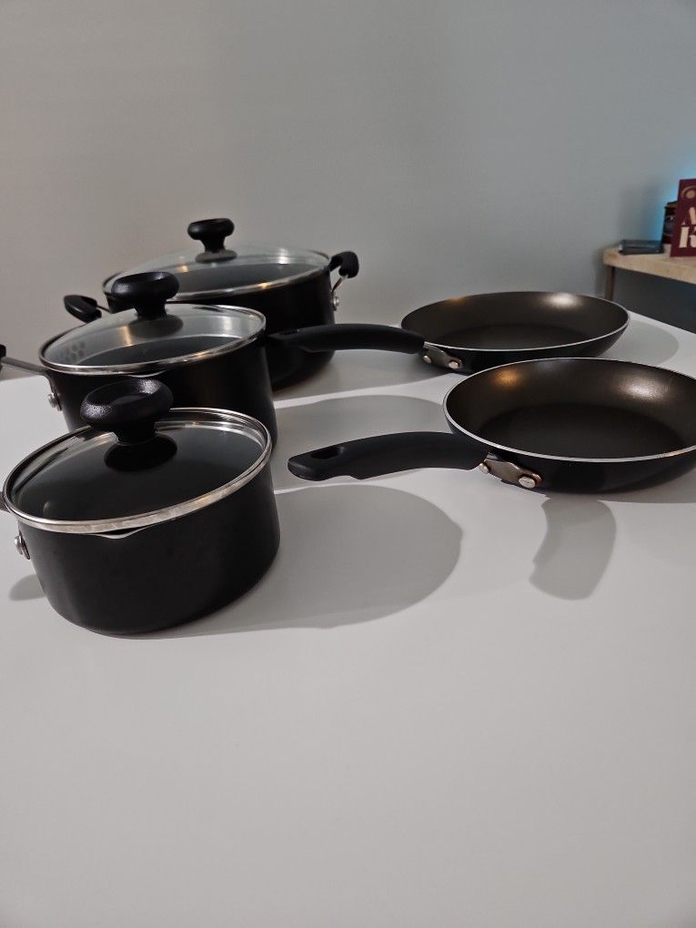 Farberware Nonstick Cookware Set