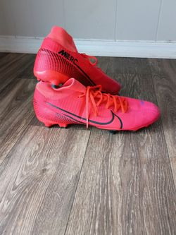 Soccer cleats