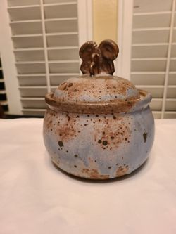 Ceramic bowl with lid