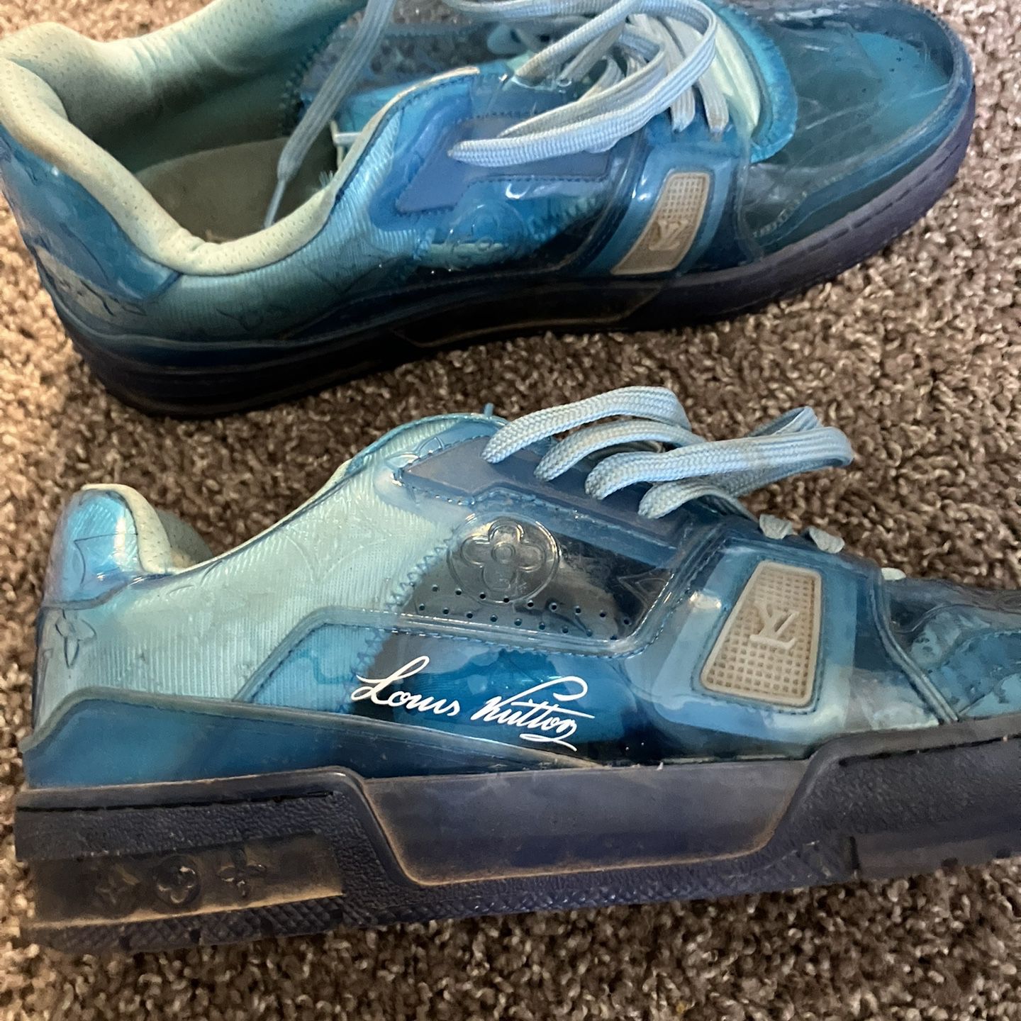 Pre-Owned Louis Vuitton Sneakers