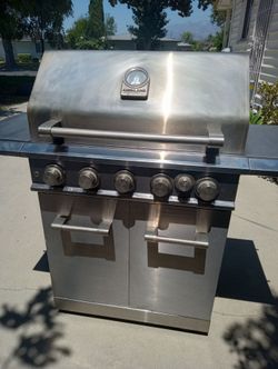 SIGNATURE series 5 burner grill