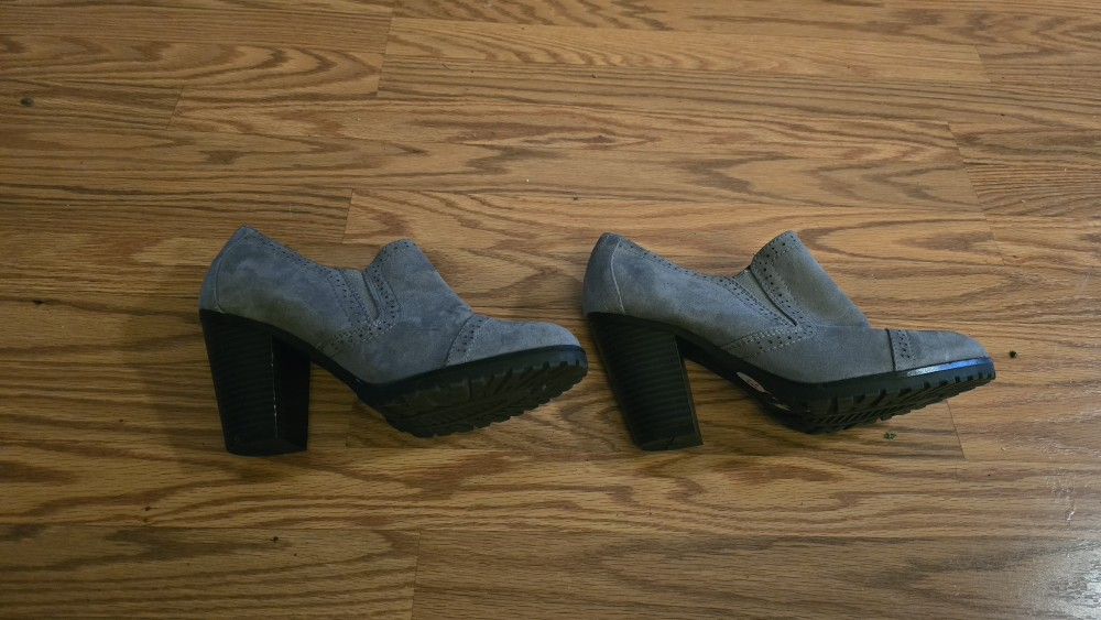 Suede women's size 7.5 White Mountain Ankel heeled ankle boots