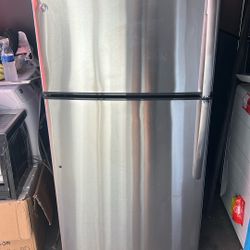GE Stainless Steel Refrigerator 