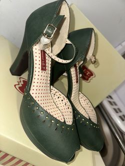 Vintage BAIT hills Size 8