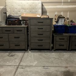 4 Piece Bedroom Set/1 Dresser and 1 High boy Dresser and 2 Nightstands 