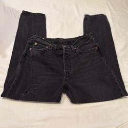 Black Levi’s 501 Skinny