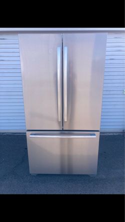Bosch fresh door stainless steel refrigerator counter in good condition, clean and nice, one month warranty, delivery available, dimensions W36-D27-H6
