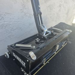 New Never Used, Dewalt 10in Flat Box, 62in Handle And Mud Pump