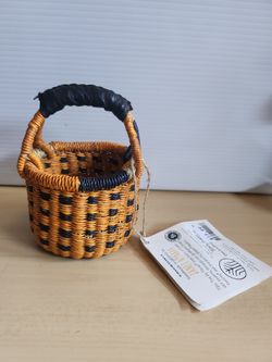 Tiny Bakset