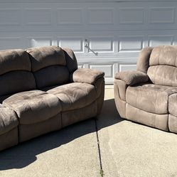 Beautiful Cream Colored Reclining Couch & Loveseat!😍