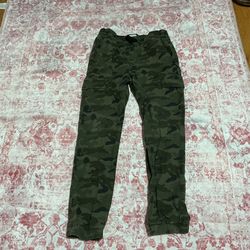Old navy camouflage pants  size XL (14-16)