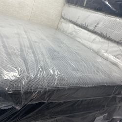 Full Mattress Pillowtop 🦖