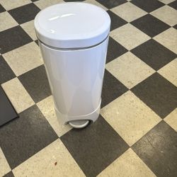 Munchkin Diaper Pail